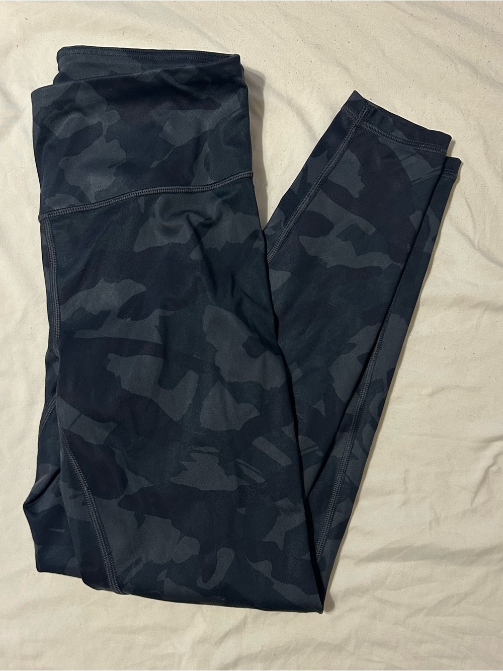 High-Waist Camo Leggings in navy blue